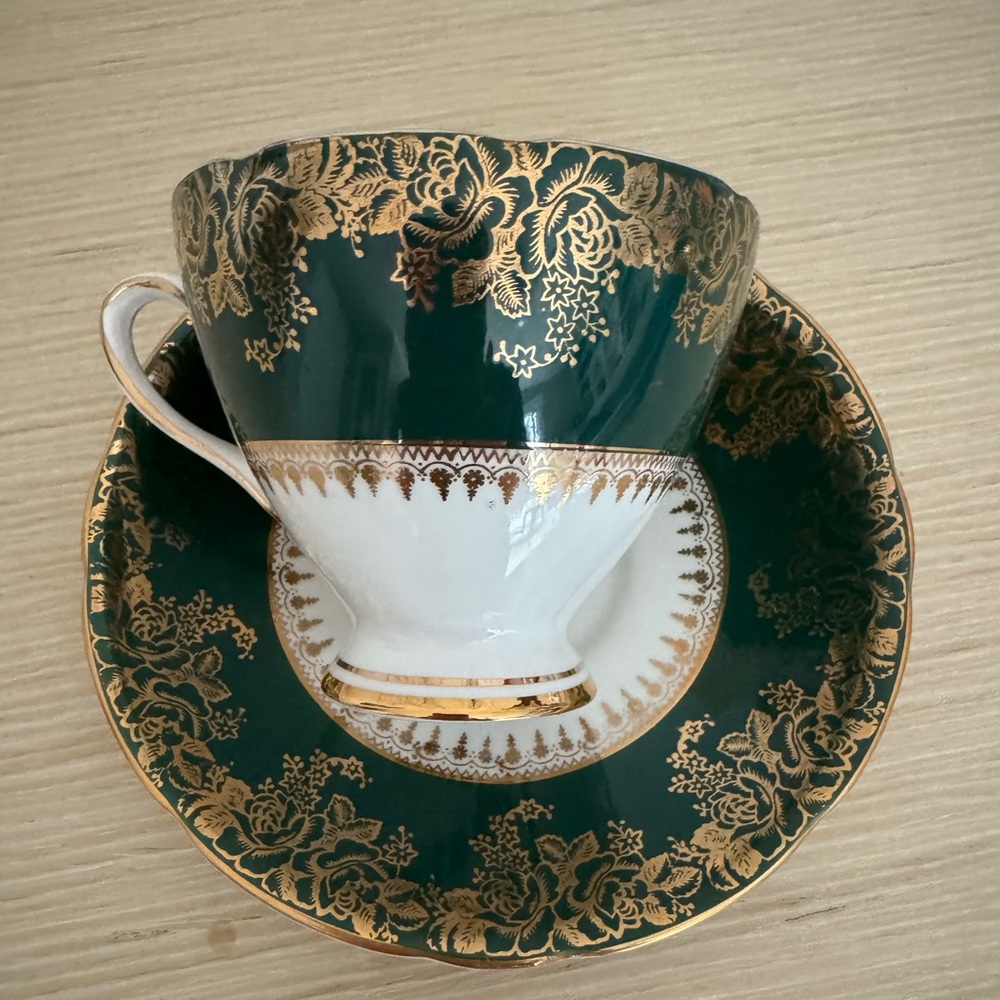 VINTAGE TEA CUP